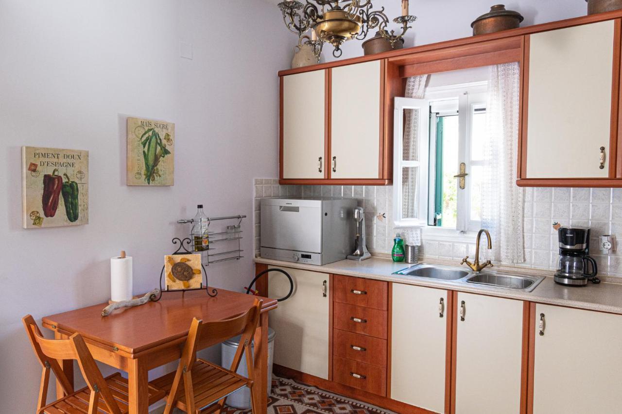 La Belle Helene Guest House Spétses Екстериор снимка